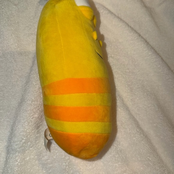 Larva Yellow Plush Toy with Sound 12-inch 2019 CWT Collection Works - Picture 6 of 10